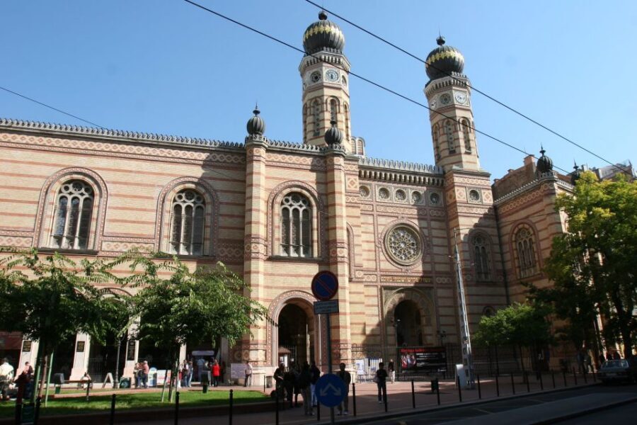 Budapest: Jewish Heritage Guided Tour with Synagogue Ticket - Why This Walk Through the Jewish Quarter Works