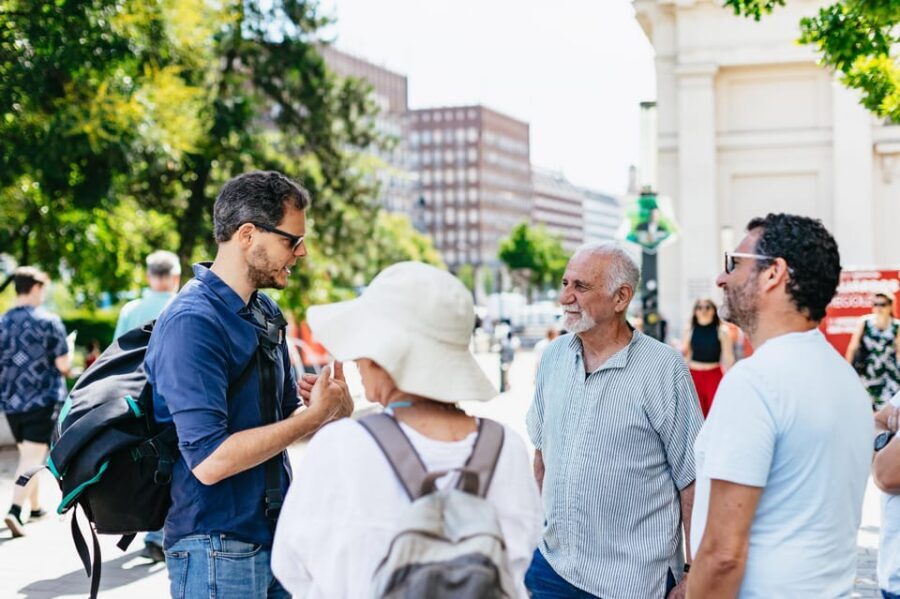 Budapest: Jewish History Guided Walking Tour with Historian - Coffee and flódni: a local Jewish dessert that resets the mood