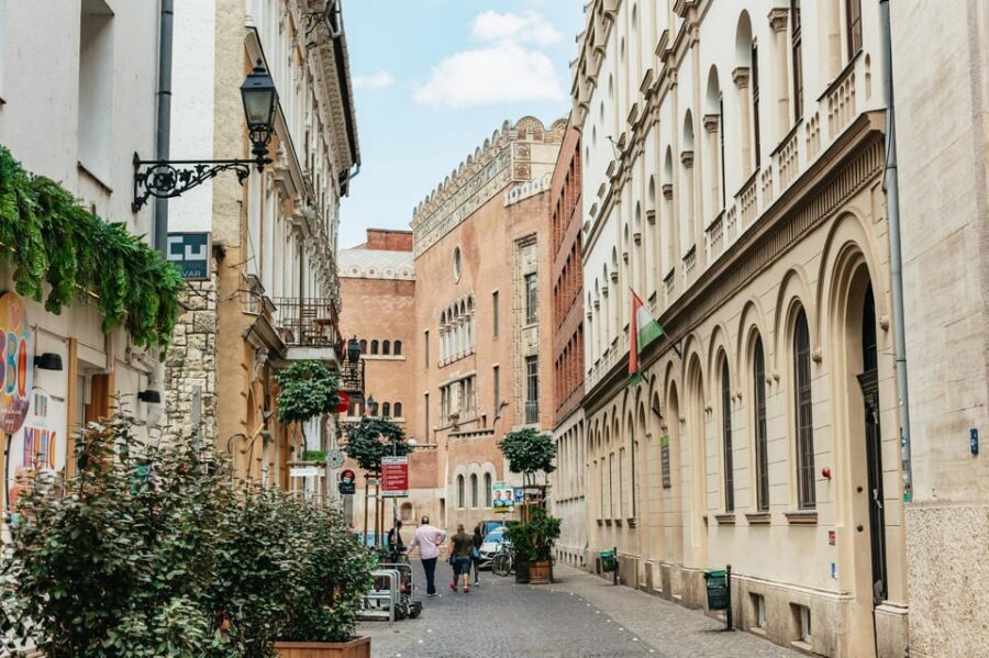 Budapest: Jewish History Guided Walking Tour with Historian - The 7th District Jewish Quarter: where the story grew for 200 years