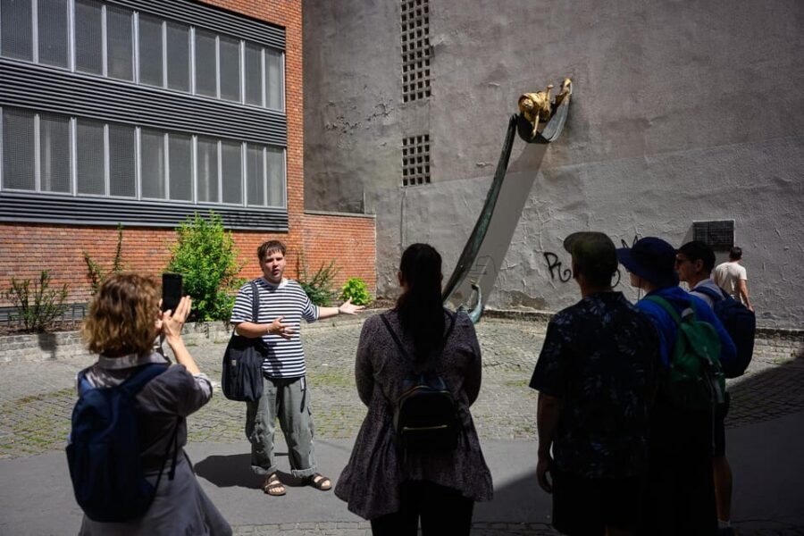Budapest: Jewish History with Local Guide & Synagogue Ticket - Meet at Herzl Tivadar: Your 2-Hour Game Plan