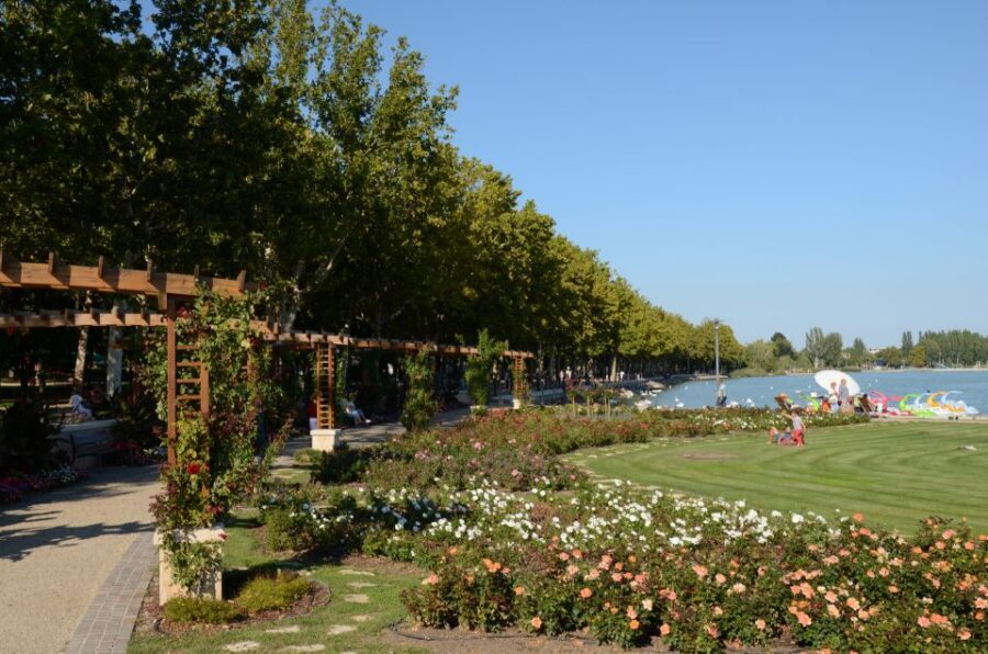 Budapest: Lake Balaton and Herend Full-Day Private Tour - Balatonfüred promenade: spa-town charm you can walk off