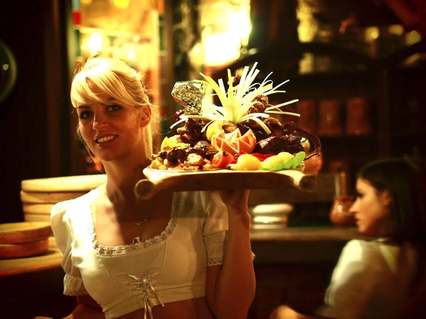 Budapest: Medieval Dinner Show with Drinks - How the 3-hour medieval tavern evening runs