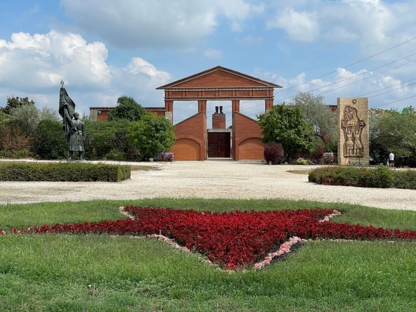 Budapest: Memento Park and Icons of Communism Guided Tour - What You’ll See: 41 Statues, Stalin’s Boots, and the Big Symbols