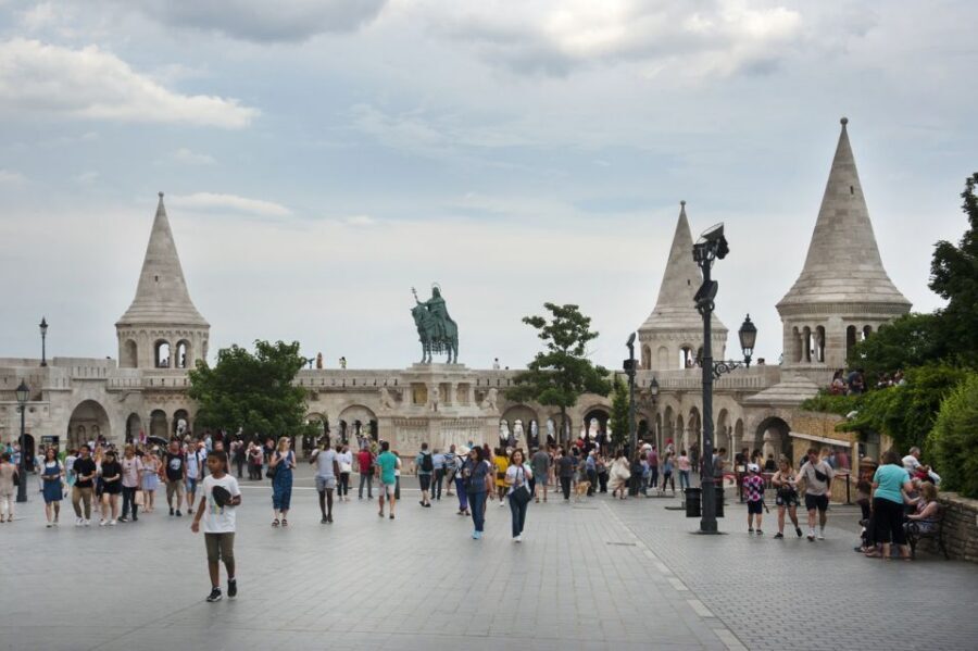 Budapest: Multilingual Highlights Tour - Hopping to Buda by Public Transport: Why This Matters
