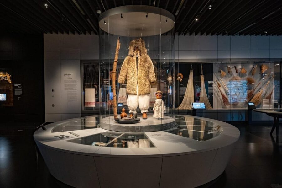 Budapest: Museum of Ethnography Entry Ticket - Entering Néprajzi Múzeum: what your visit starts with
