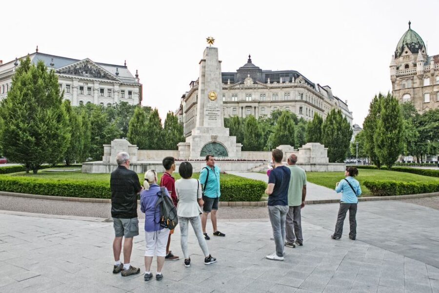 Budapest: Night Walking Tour with Danube River Cruise - Key things you’ll notice on this Budapest night tour