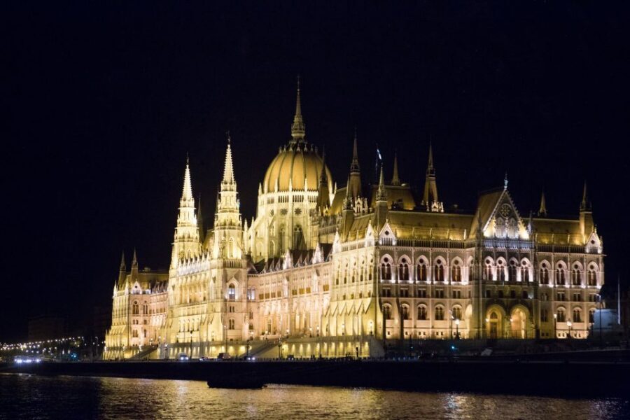 Budapest: Night Walking Tour with Danube River Cruise - The Danube cruise: one hour to reset your brain