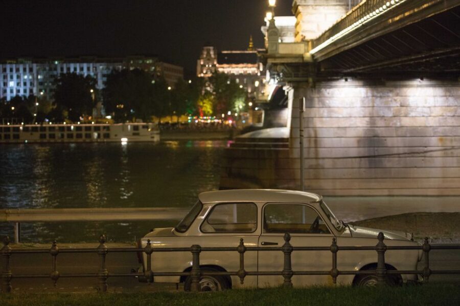 Budapest: Night Walking Tour with River Cruise and Wine - How the history talk fits (and where it might fall short)