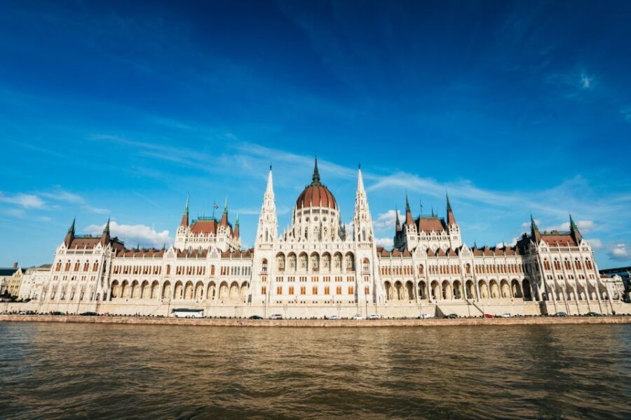 Budapest: Nighttime or Daytime Sightseeing Cruise - Key things to know before you board