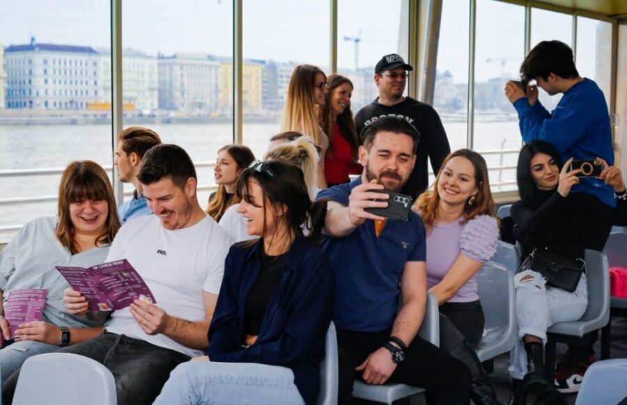 Budapest: Nighttime or Daytime Sightseeing Cruise - Royal Palace, Parliament, and Gellért Hill from the water