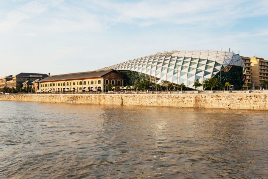 Budapest: Nighttime or Daytime Sightseeing Cruise - Daytime vs nighttime: when the bridges look best