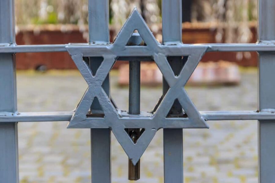 Budapest Old Jewish Quarter History Private Walking Tour - The Ghetto Memorial Wall: A WWII Stop You’ll Feel in Your Stomach