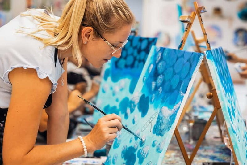 Budapest: Paint and sip experience - The 2.5-hour flow: how your class usually moves from blank page to finished art
