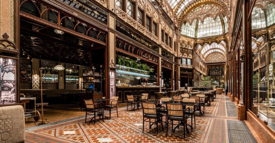 Budapest: Párisi Passage Restaurant 3-Course Menu - Eating in Párisi Udvar Hotel: The Architecture Sets the Mood