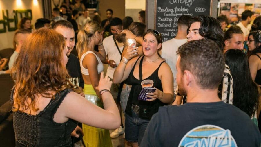 Budapest: Party District Bar-Hop with 2hr Unlimited Drinks - Key things to know