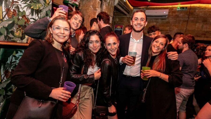 Budapest: Party District Bar-Hop with 2hr Unlimited Drinks - The two start options: welcome drink vs 2-hour open bar