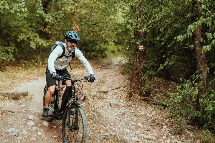 Budapest Peaks: Off-Road eBike Tour - From Starting Line to Hármashatárhegy: The Climb Begins