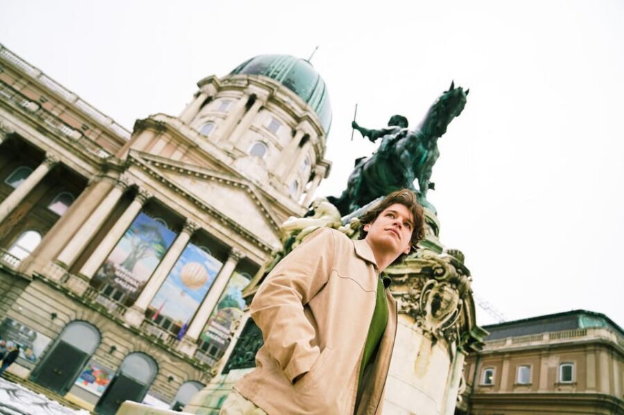 Budapest: Photo Session with Professional Local Photographer - Meet at St. Stephen’s Basilica: your easy start and clear meeting point