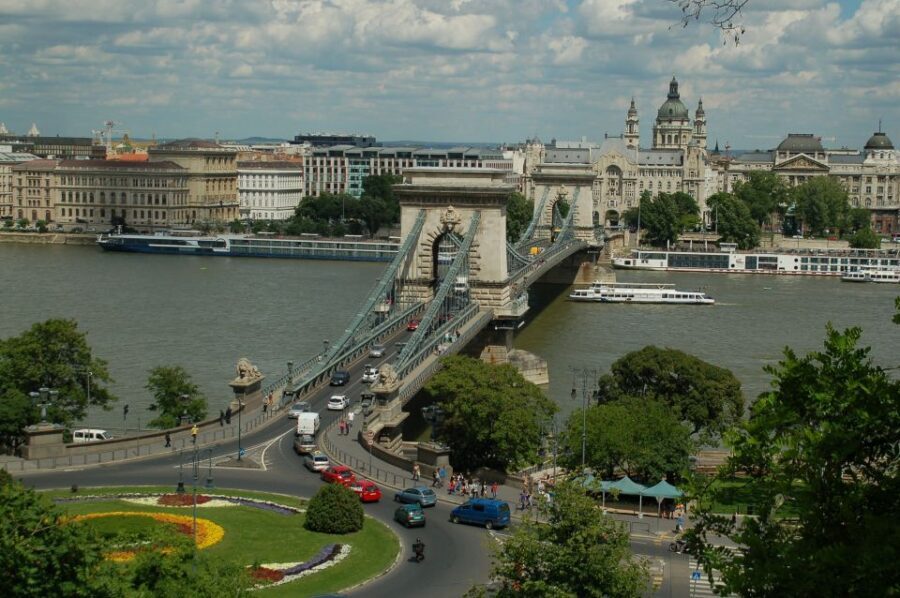 Budapest: Private 3-hour Guided City Tour by Bus - What This 3-Hour Budapest Tour Gets Right: Buda and Pest in One Shot