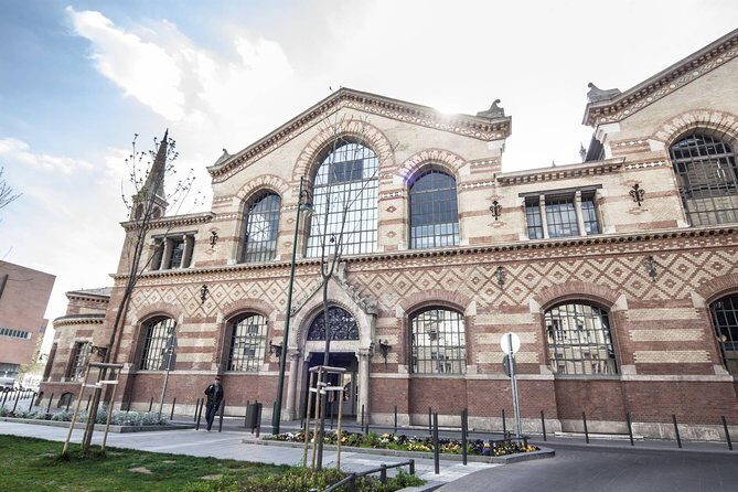 Budapest Private 4 Hour City Tour Experience with a car / van - City Park and the Fairytale Castle Shape: Vajdahunyad Castle