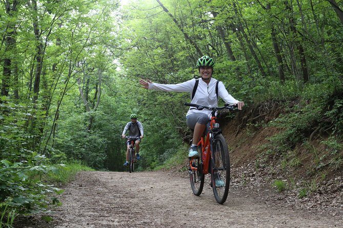 Budapest: Private Adventure Sightseeing Bicycle Tour - A private Budapest ride that blends big sights with hill-country air