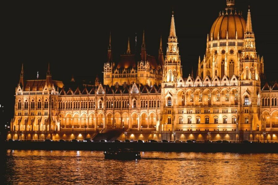 Budapest: Private Danube Yacht Cruise with Welcome Drink - Price and Value: What $972 Means for Your Group