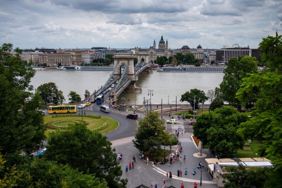 Budapest: Private Luxury Sightseeing Tour - Danube Riverfront UNESCO Views, Central Market Hall, and the Jewish Quarter
