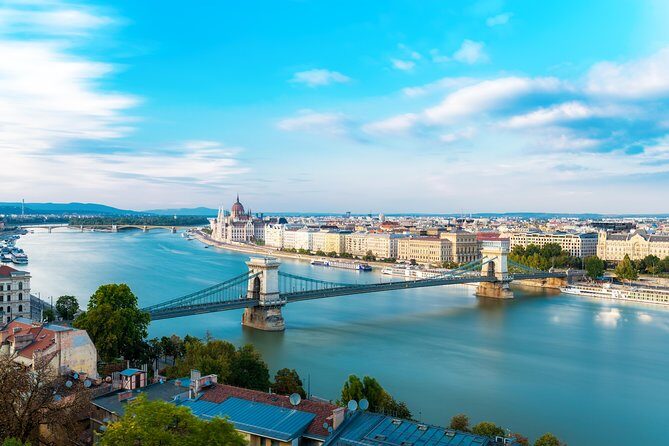 Budapest Private Walking Tour - Hotel-lobby pickup and a private guide who sets the tempo