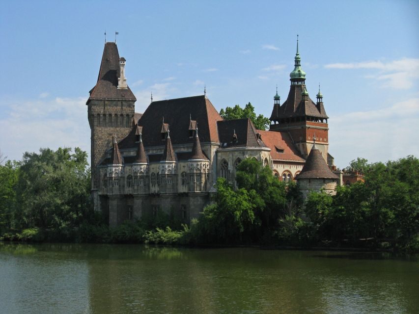Budapest: Private Walking Tour of City with Spanish Guide - Price and value: what $116 for up to 5 really gets you