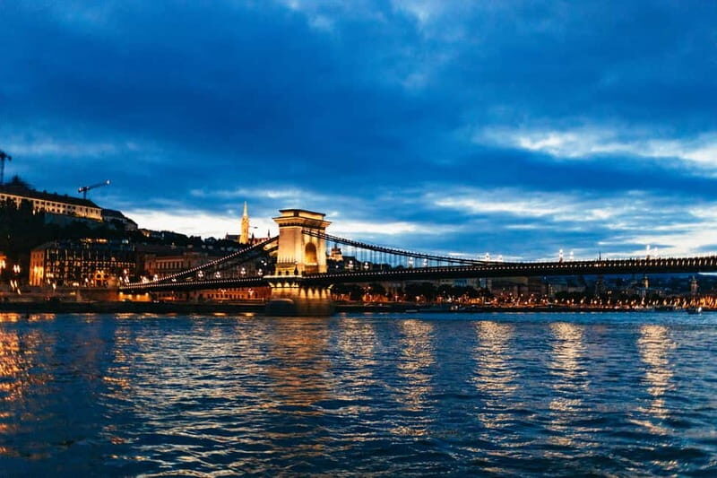 Budapest: Prosecco Dinner Cruise with Live Music - Drinks, Service, and the Small Details That Improve the Night