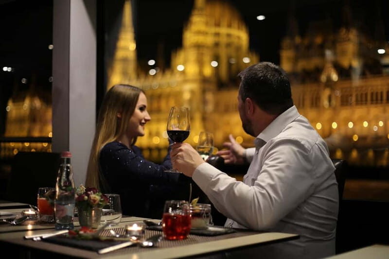 Budapest: Prosecco Dinner Cruise with Live Music - Onboard Silverline: How the Seating Affects the Experience