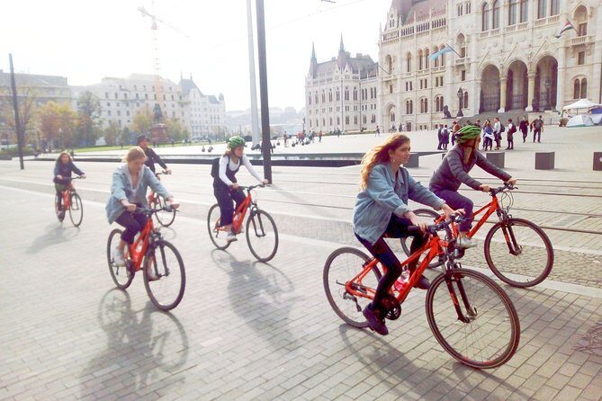 Budapest relaxed bicycle tour at sunset - Margit-sziget: escape the streets into a big park world