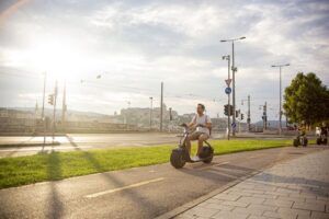 Budapest: Rent a Wide-Wheel E-Scooter - Scooting Ethically: Use Bike Lanes, Handle Traffic Like a Pro
