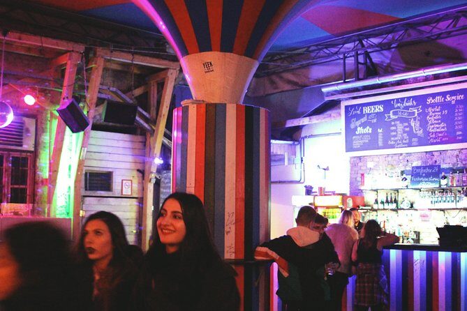 Budapest Ruin Bars Evening Walking Tour with Drinks & Snacks - Drinks and Snacks Included: How to Enjoy Without Overdoing It