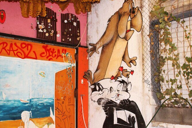 Budapest Ruin Bars Evening Walking Tour with Drinks & Snacks - Group Size and Vibe: Why It Feels Relaxed