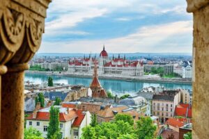 Budapest Scavenger Hunt and Highlights Self Guided Audio Tour - Price and value: what $8.40 buys you in Budapest