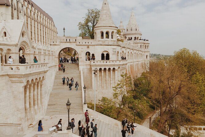 Budapest Scavenger Hunt and Highlights Self Guided Audio Tour - Erzsébet tér to St. Stephen’s Square: starting the hunt in Pest