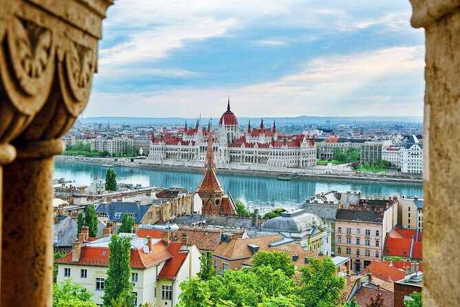 Budapest Scavenger Hunt and Highlights Self Guided Audio Tour - Price and value: what $8.40 buys you in Budapest