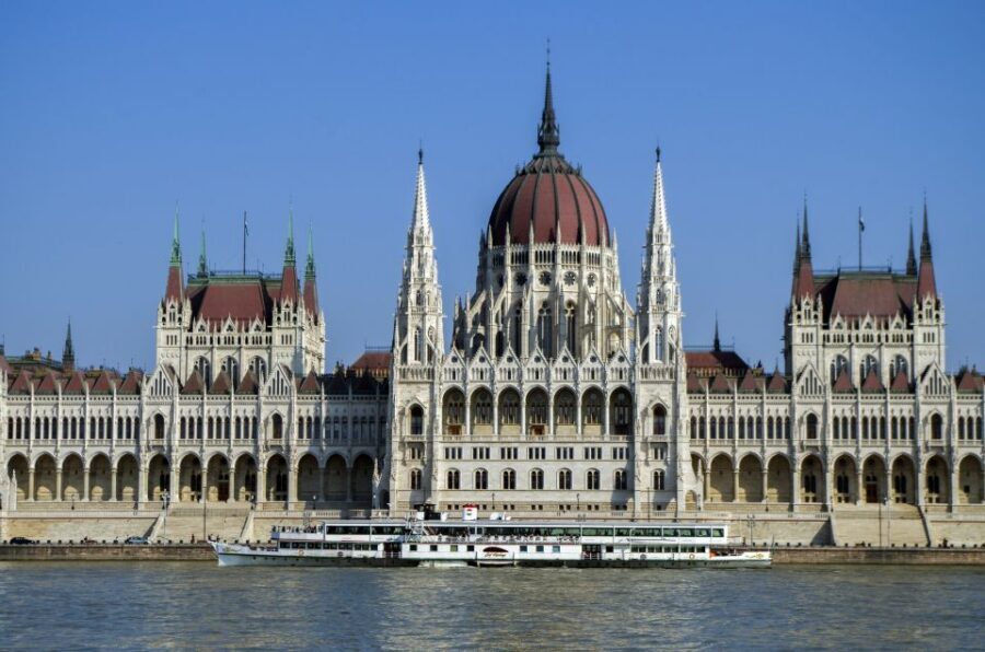 Budapest: Sightseeing Cruise on the Danube - Best Spots on the Boat: Balconies, Deck Time, and Photo Angles