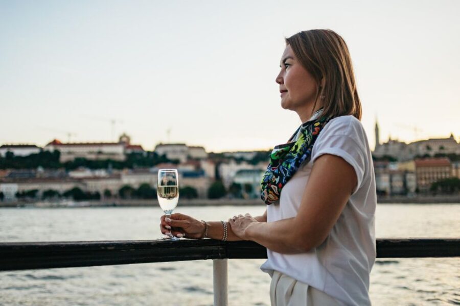 Budapest: Sightseeing Cruise on the Danube - Times: Choosing 12:00 vs 19:00 vs 22:00