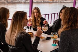 Budapest Sightseeing with Drink Included - The route along the Danube: Buda Castle, Parliament, Chain Bridge, and more