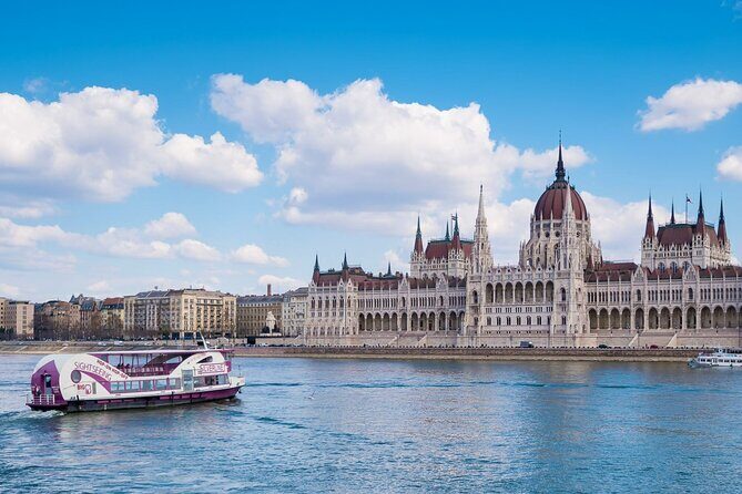 Budapest Sightseeing with Drink Included - The audio guide app: useful, but plan for control not narration-over-speakers