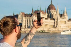 Budapest Sip and Sail Danube Cruise with Unlimited Prosecco - The landmark route: Buda Castle to Chain Bridge at twilight