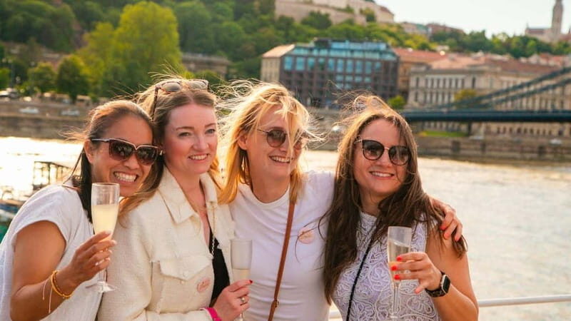 Budapest: Sip and Sail River Cruise with Unlimited Prosecco - A Realistic Take: Lines, Timing, and Drink Service