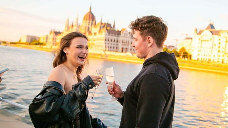 Budapest: Sip and Sail River Cruise with Unlimited Prosecco - The Drink Plan: Unlimited Prosecco, Cocktails, and Beer