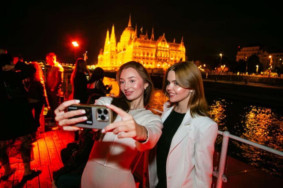 Budapest: Sip & Sail Danube Cruise with Prosecco Cocktails - Boarding at Akadémia Dock 2: find the right boat and get a seat