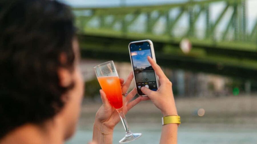 Budapest: Sip & Sail Danube Cruise with Prosecco Cocktails - Photo tips that actually help on this cruise