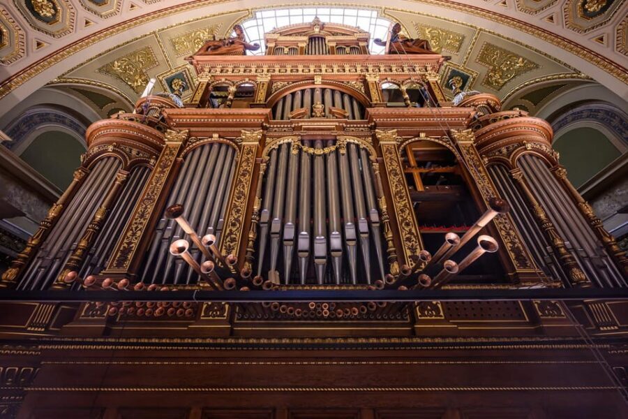 Budapest: St.Stephen's Basilica Grand Organ Concert Tickets - After the music: wandering the basilica and not rushing your way