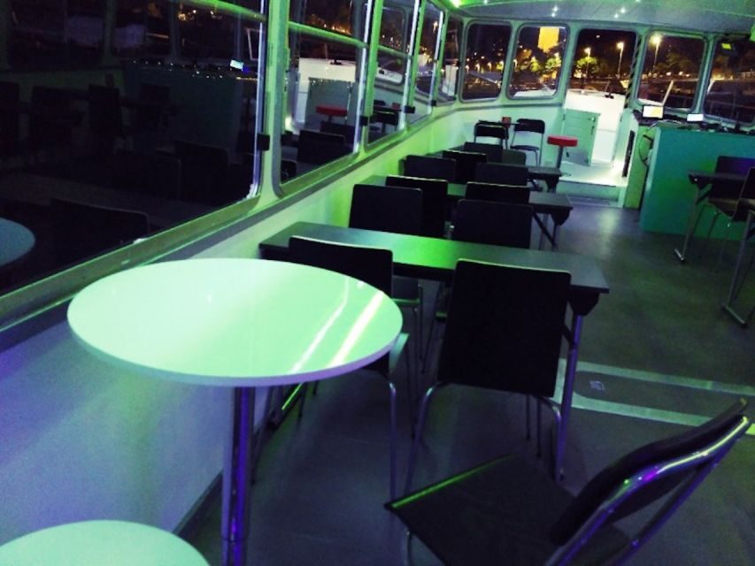 Budapest: Stag Party Boat with Beer and Wine - A one-hour Danube party with real landmark power