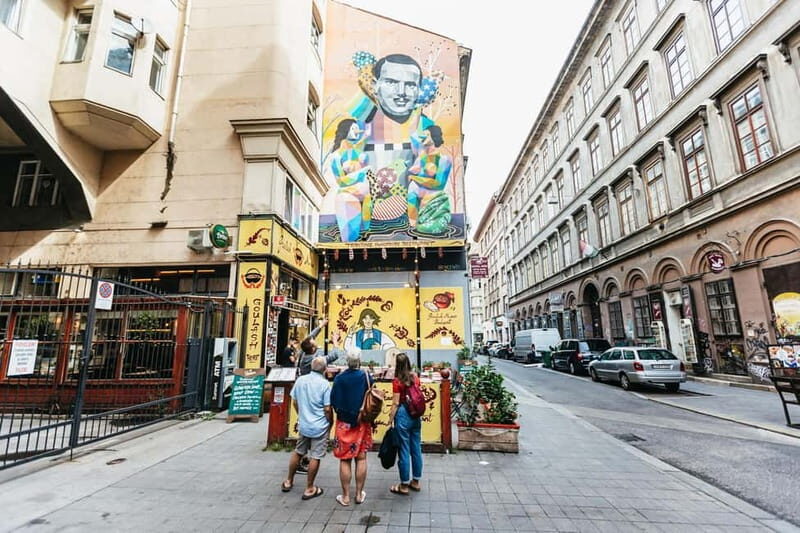 Budapest: Street Art and Underground Movements Walking Tour - The interactive walk: how the guide makes you see corners differently